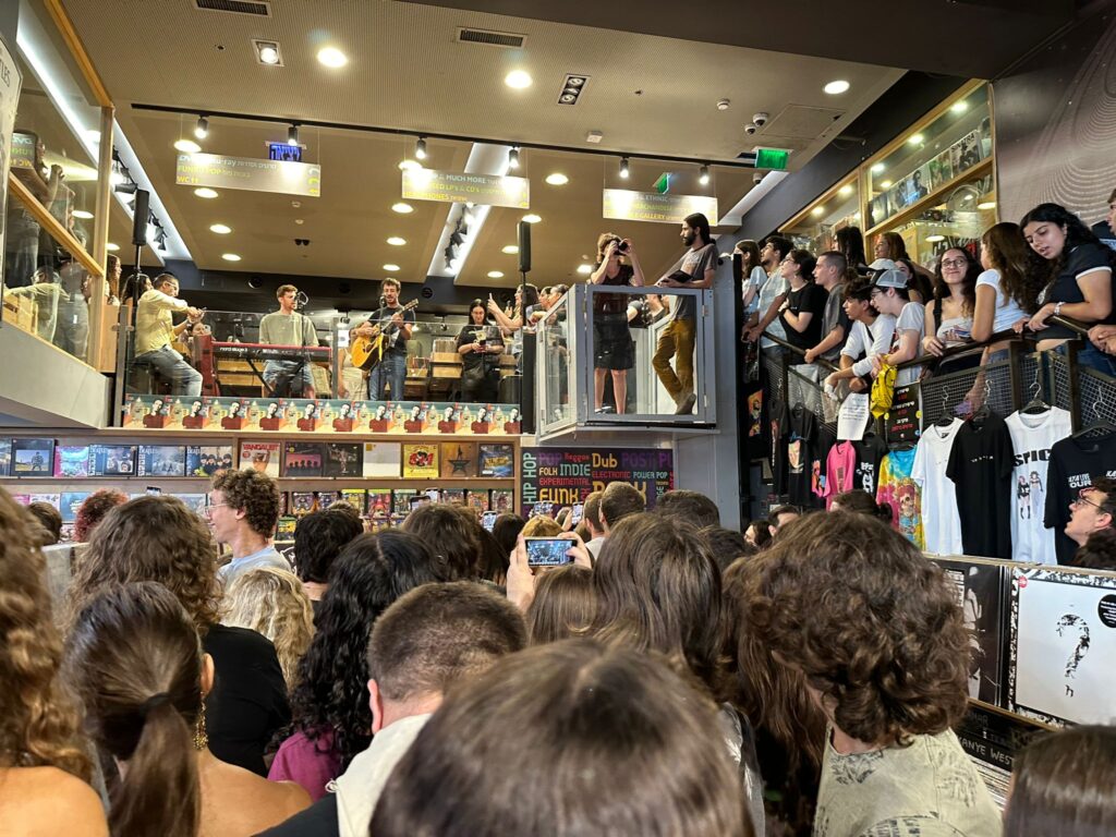 אולי זה הוא? גיג באוזן עם יוני בלוך אולי זה הוא? גיג באוזן עם יוני בלוך