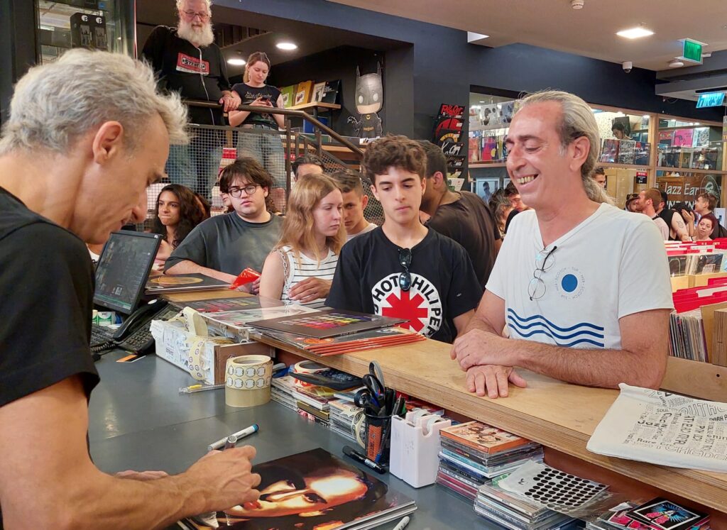 אתה צריך השקה חדשה. גיג באוזן עם אסף אמדורסקי
