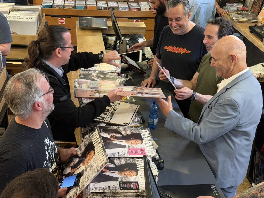 בטח לא פראייר של אף אחד. האשם תמיד לראשונה על תקליט