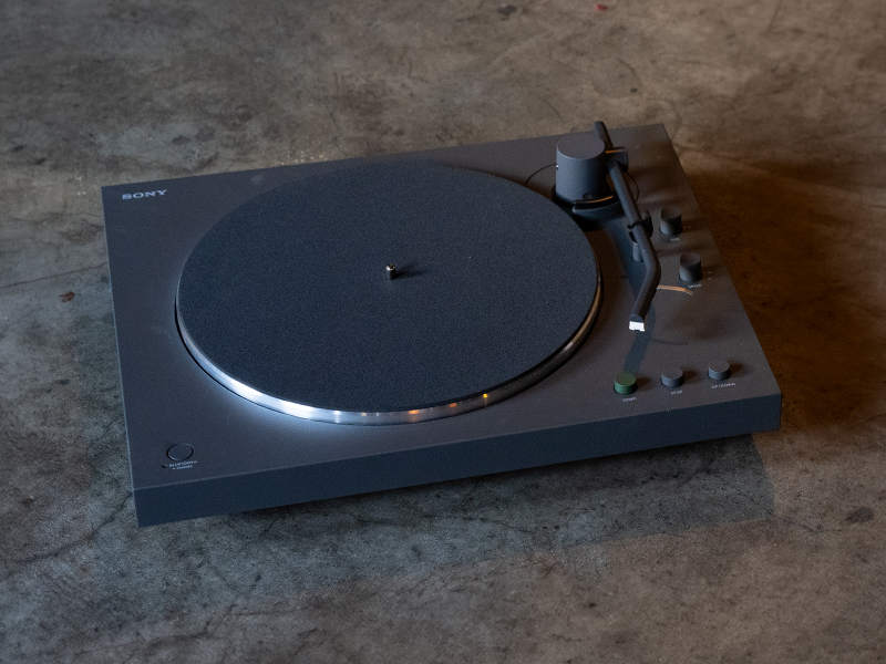 השילוב בין נוסטלגיה לקדמה: באנדל פטיפון Sony PS-LX310BT ורמקולים Klipsch The Fives השילוב בין נוסטלגיה לקדמה: באנדל פטיפון Sony PS-LX310BT ורמקולים Klipsch The Fives