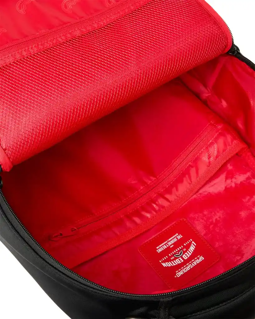 Sprayground - Shark Central White Stencil Shark Black Nylon Backpack Sprayground - Shark Central White Stencil Shark Black Nylon Backpack – תמונה 4